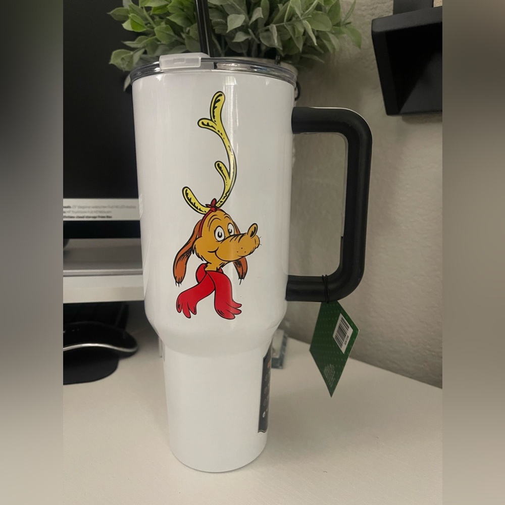 The Grinch “MAX” 🤍Tumbler 🤎